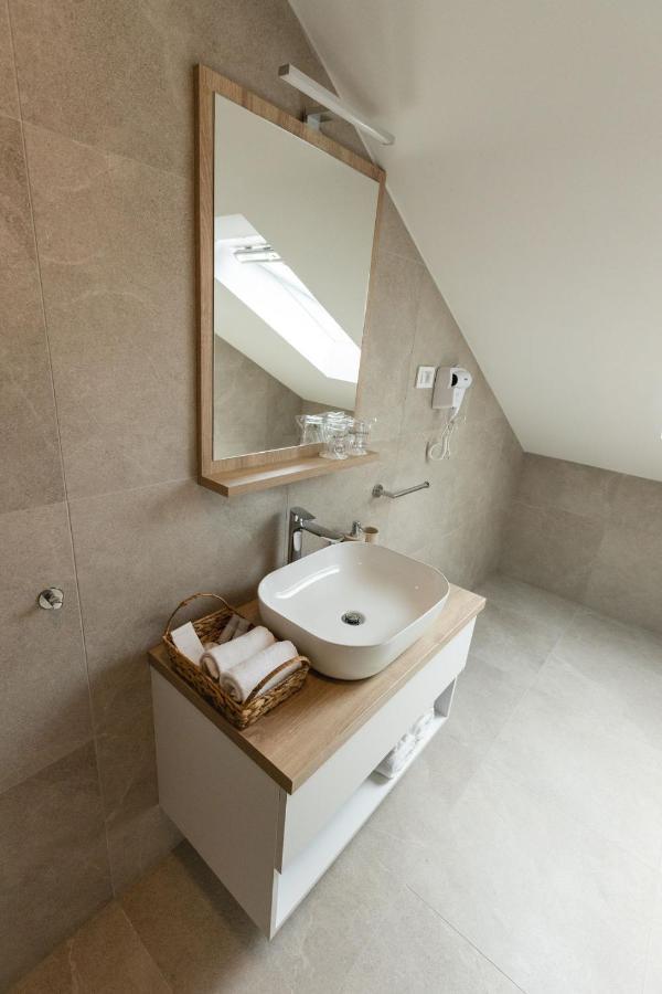Rooms & Apartment Perak Kutjevo Buitenkant foto